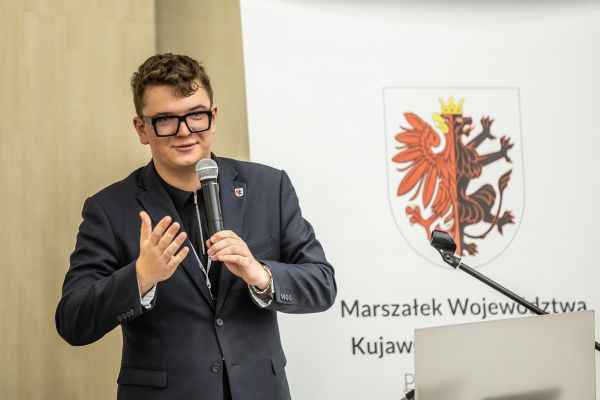 „Okrągły Stół Uczniowski” – młodzież z Kujaw i Pomorza dyskutowała o przyszłości edukacji