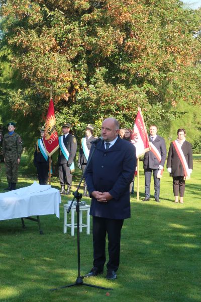 Marszałek Województwa przemawiający do zebranych