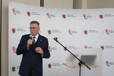 Wicemarszałek województwa Zbigniew Ostrowski przemawiający do zebranych