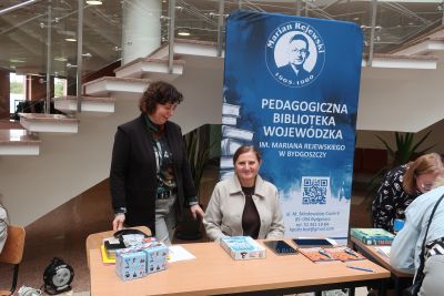 Wystawcy pozujący do zdjęcia