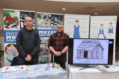 Wystawcy pozujący do zdjęcia