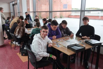 Zebrani na konferencję uczestniczący w warsztatach edukacyjnych