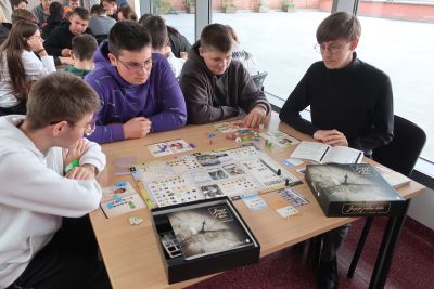 Zebrani na konferencję uczestniczący w warsztatach edukacyjnych