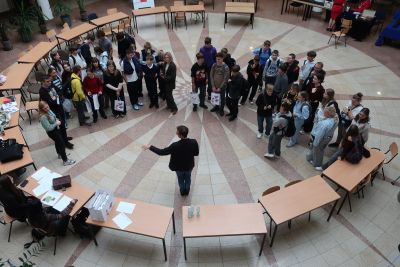 Zebrani na konferencję uczestniczący w warsztatach edukacyjnych