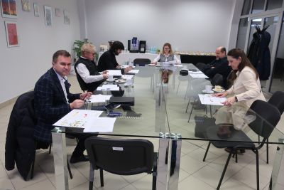 Członkowie kapituły obradujący nad wynikami konkursu