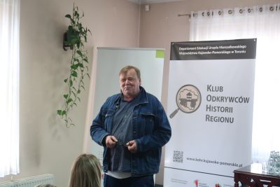 Prelegent przemawiający do zaproszonych