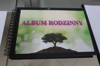 Zgłoszona praca, na przodzie napis album rodzinny