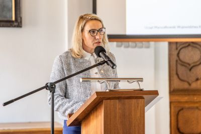 Dyrektor Kamila Łajczak przemawiająca do zebranych